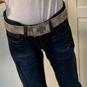 Distressed leather and metal belt!
